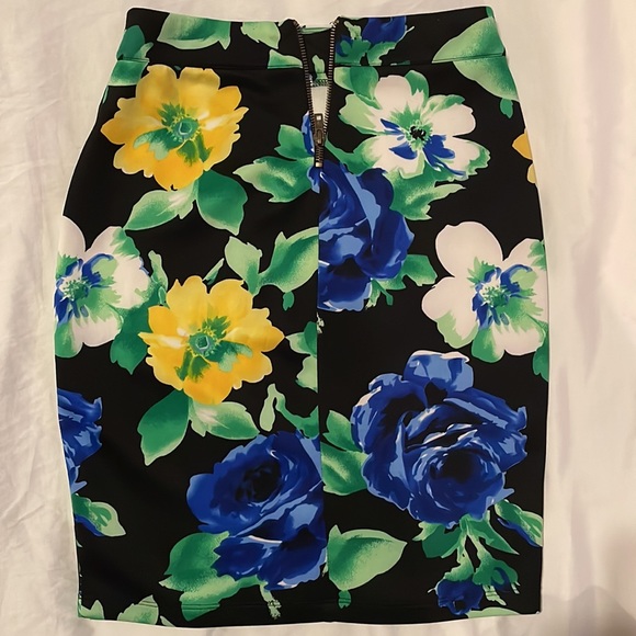 Blue and Yellow Floral Pencil Skirt - Picture 2 of 3